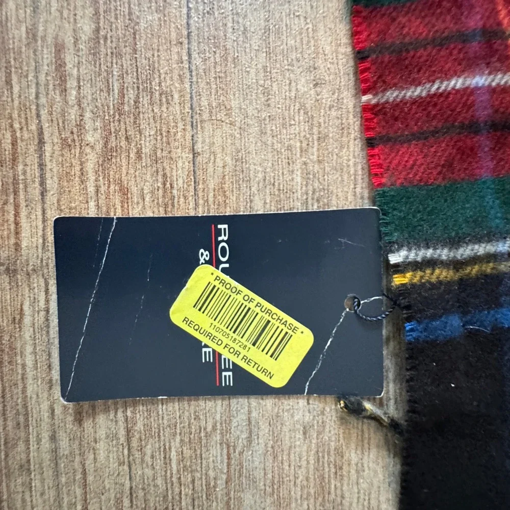 Roundtree & Yorke Plaid Scarf Black‎ Red Green Blue Fringe Acrylic